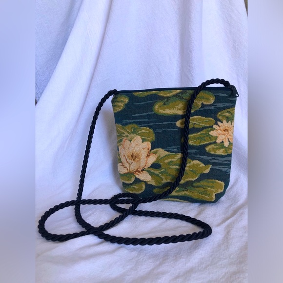 Belly Moden Lilly Pad Tapestry Crossbody Bag - Picture 1 of 6